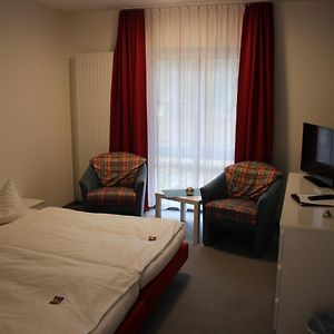 Zimmer mit Kingsize-Bett